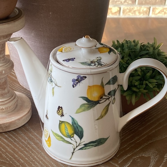 NEW! Cottage Lemon & Butterfly Honey Bee Porcelain Tea Pot - Picture 3 of 12